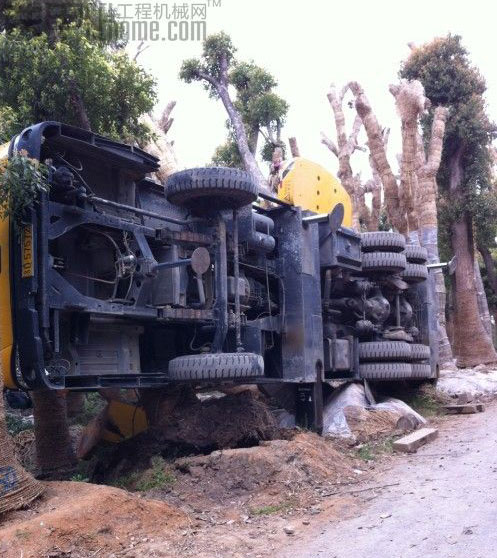 汽車起重機事故